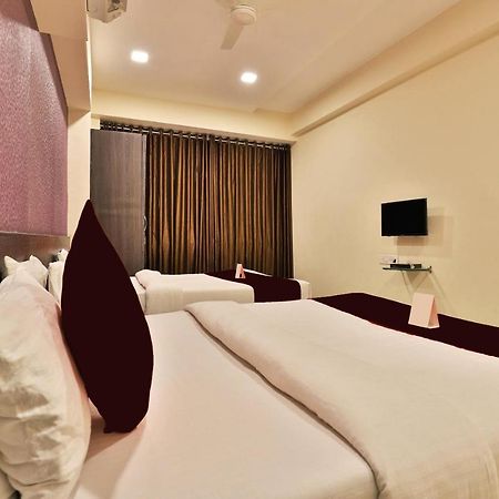 รอยัล ริชวลส์ Hotel สุรัต ภายนอก รูปภาพ
